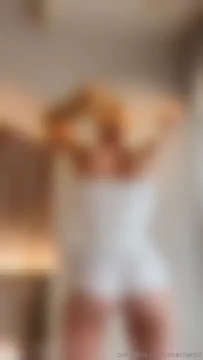 Mostrando algunos trucos de twerking showing off some twerking tricks 