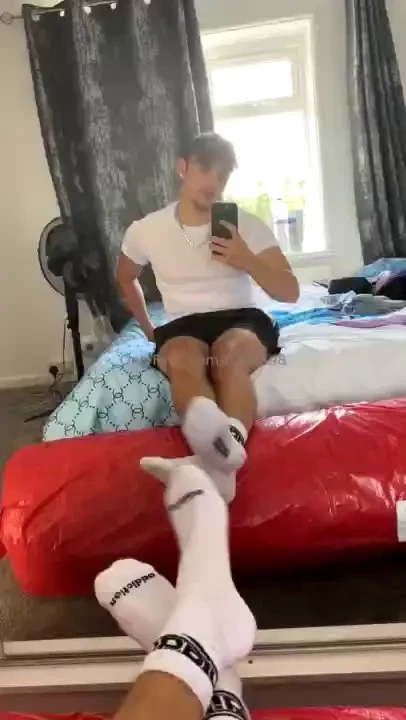 It s an addiction goon at my socked feet 