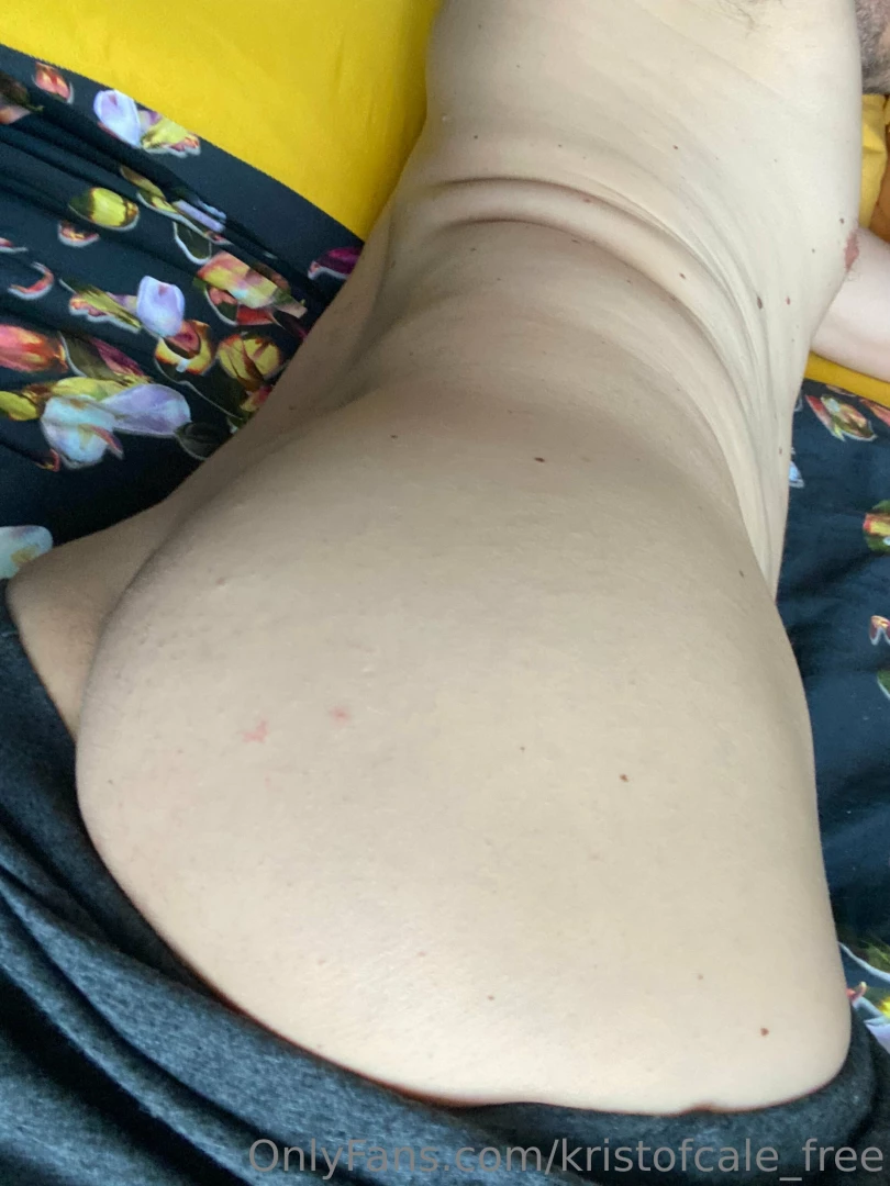 Some ass for the booty lovers 