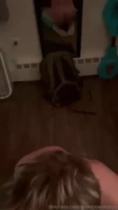 Dl bi guy taking snaps of his cock getting sucked