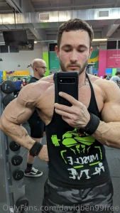 Like me or like me -