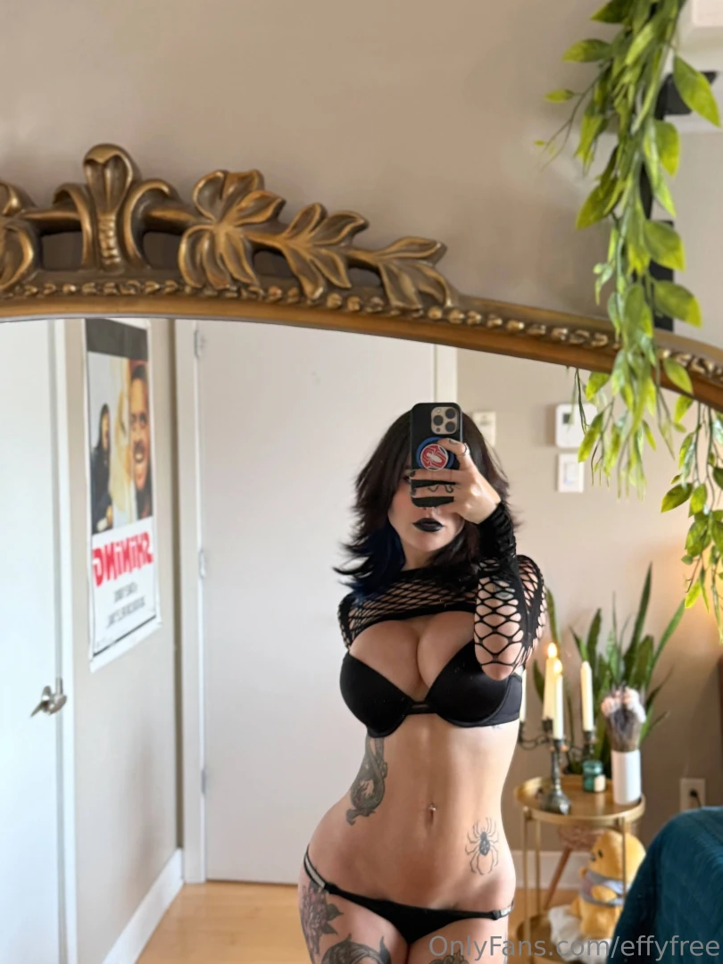 Got a little surprise waiting for u effycutiexx 