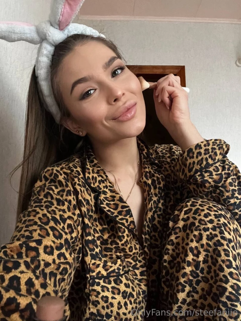 Doing my makeup and getting ready to conquer this friday what are you 