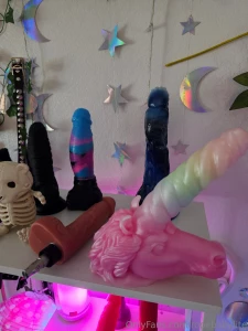 Peachy toyshow tonight getting ready for my anal toy show tonight each