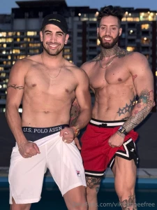 How do you like it better with or without clothes 80 off en mi
