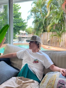 My friend wanted too watch me jo so i made him record me cumming if u