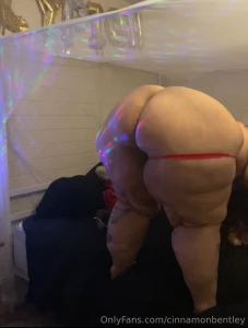 I m horny and i m live with my 70 inch hips thighs and ass