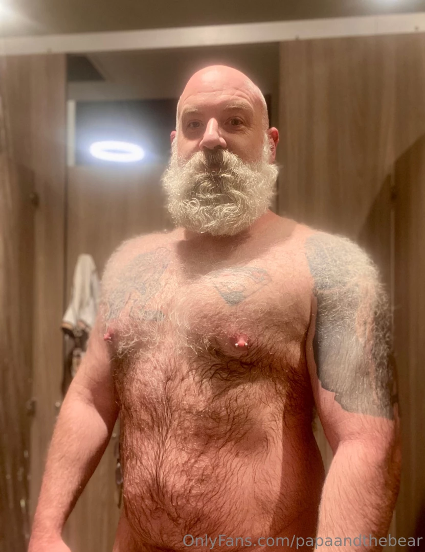 papaandthebear - Would it be an onlyfans without some locker room shots part 3 