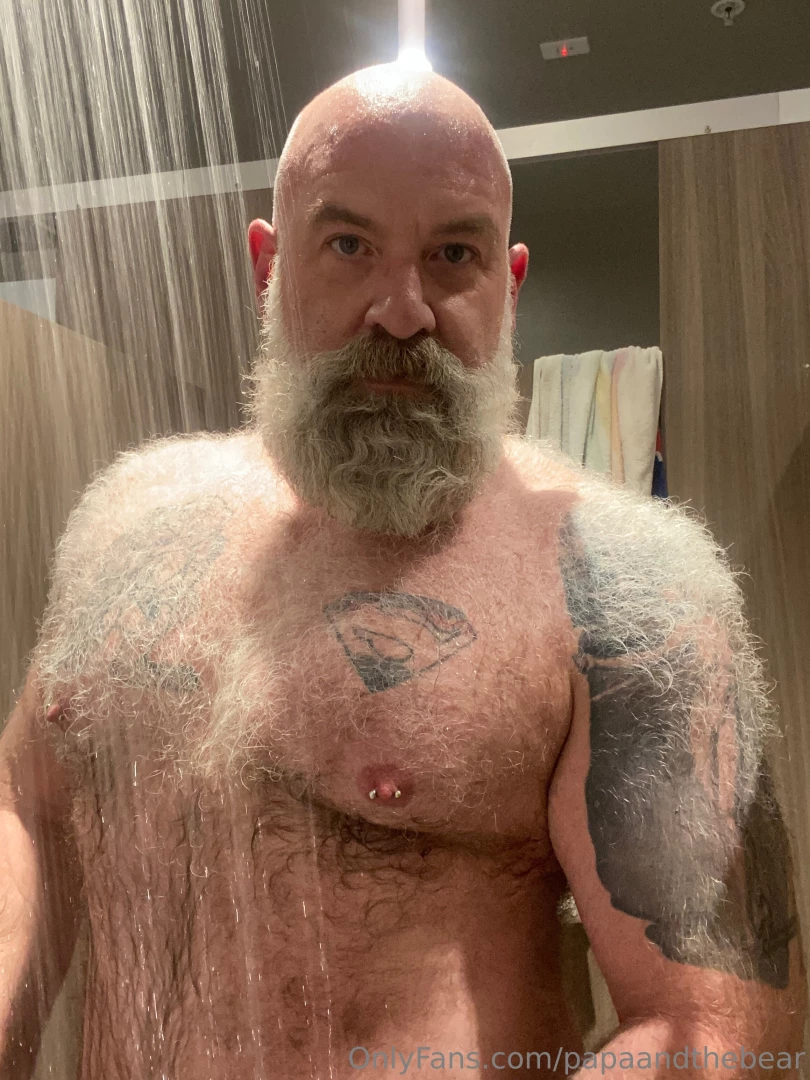 papaandthebear - Would it be an onlyfans without some locker room shots part 5 