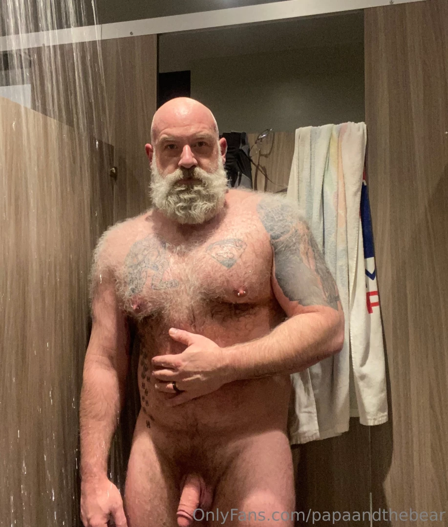 papaandthebear - Would it be an onlyfans without some locker room shots part 6 