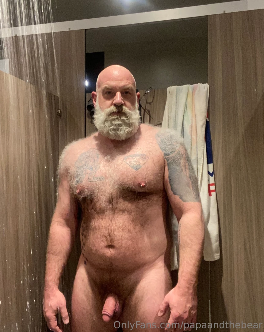 papaandthebear - Would it be an onlyfans without some locker room shots part 7 