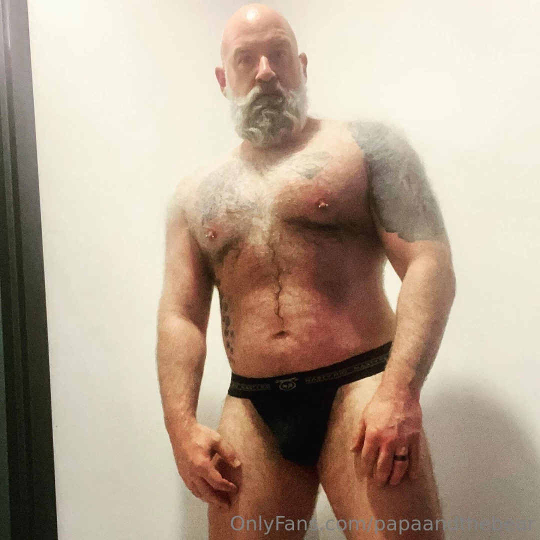 papaandthebear - Would it be an onlyfans without some locker room shots part 8 