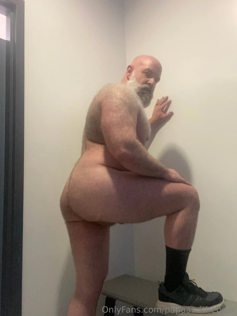 papaandthebear - Would it be an onlyfans without some locker room shots part 9 