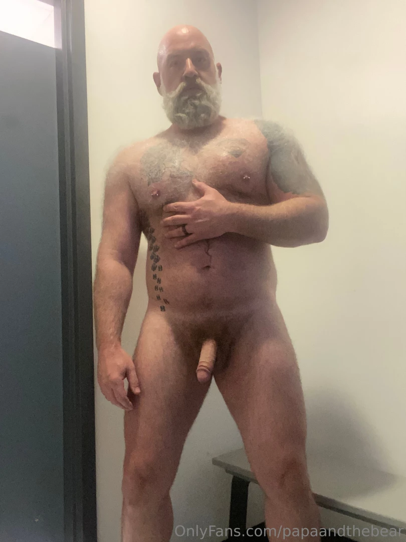 papaandthebear - Would it be an onlyfans without some locker room shots part 10 