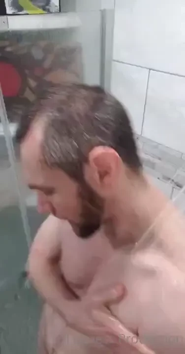 Cum have fun in the shower with me 