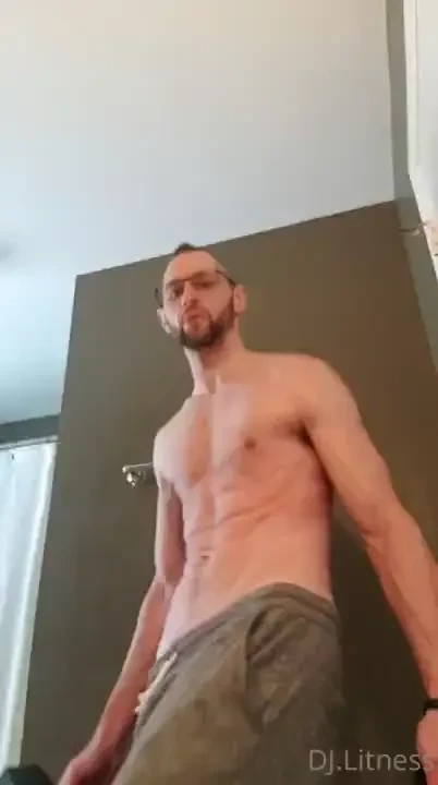 Check this out when i lift my leg my stomach is working so much harder 