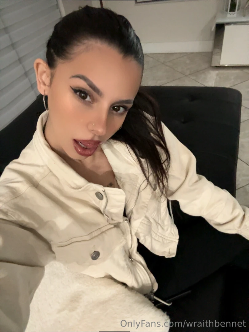 This white jacket always makes my outfit look prettier 