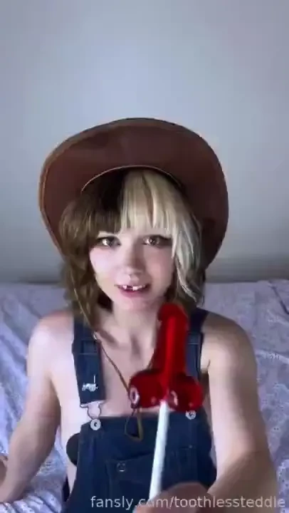 You convince your hillbilly gf to suck on a lollipop for your pleasure part 1 