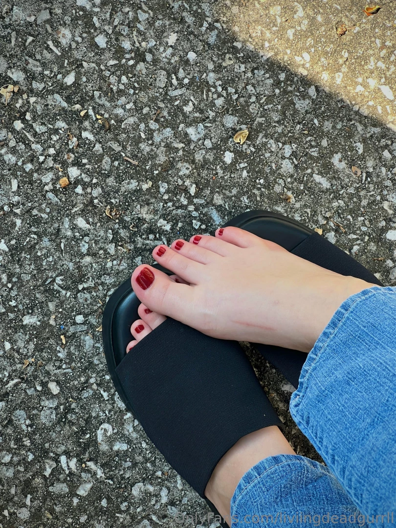 p3rager - Hehe i chose red i love the way it looks on my pretty soft toes part 2 