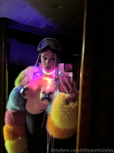 Bright lights on my neck but where are you looking