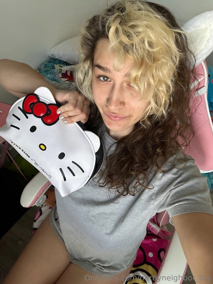 Xmas is around the corner and i m a big fan of hello kitty or any 