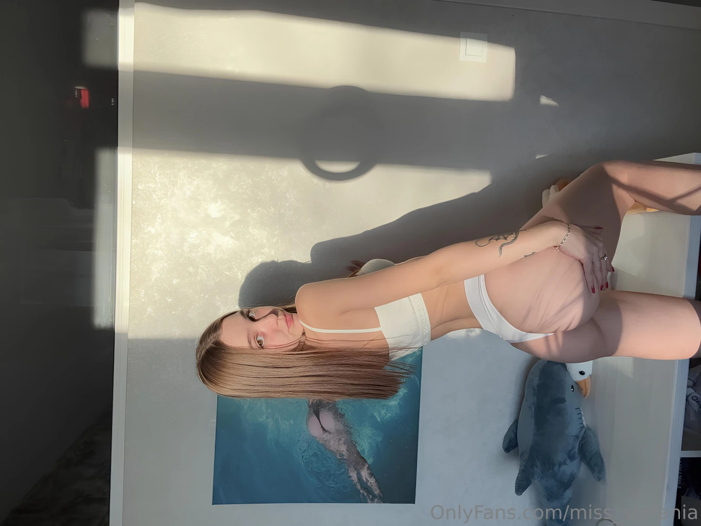 Tiny babe m e_alexis at home alone and she s bored now she wants to part 151 