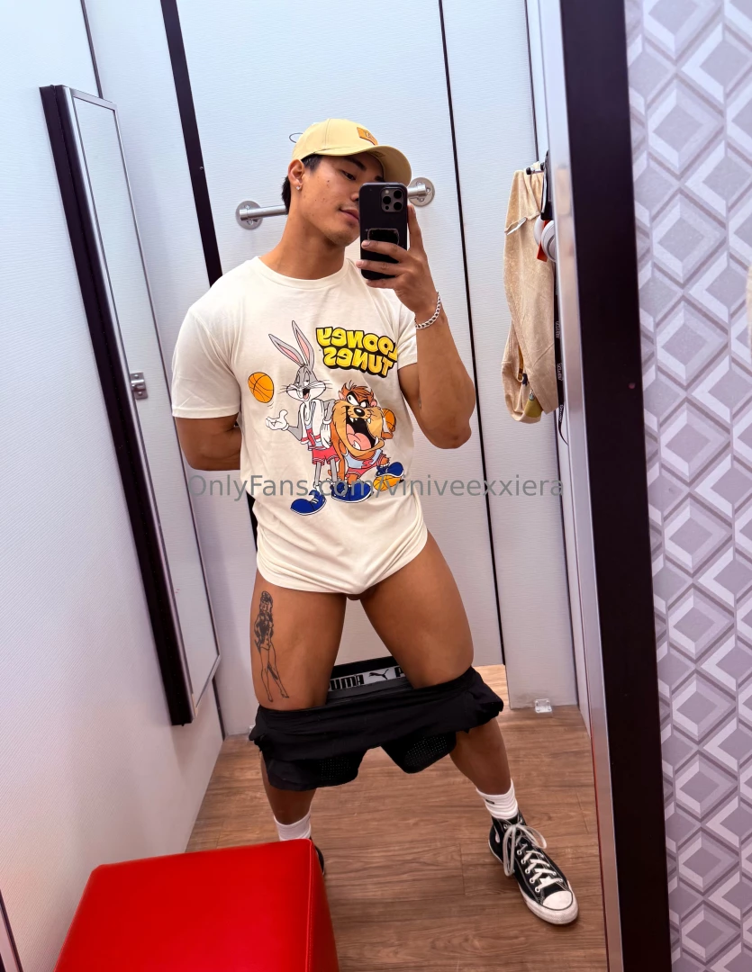 11 times out of 10 i m horny when i get into a fitting room 