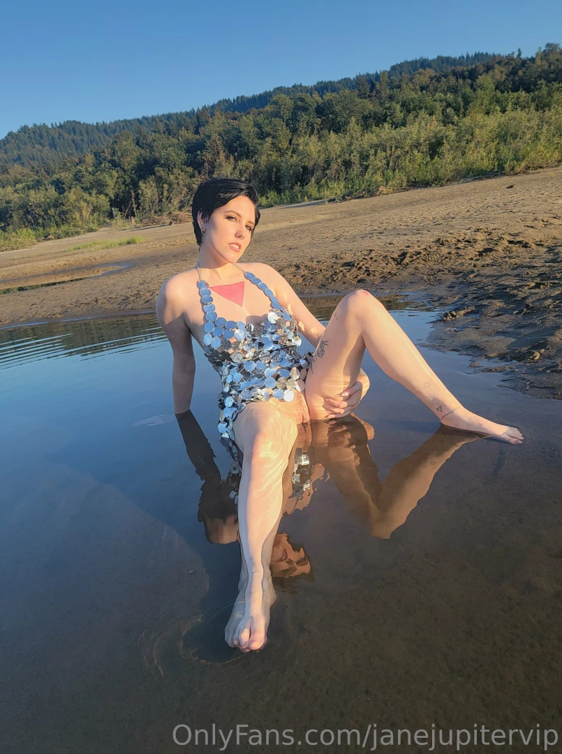 Just a little taste of a photoset i m releasing tomorrow 