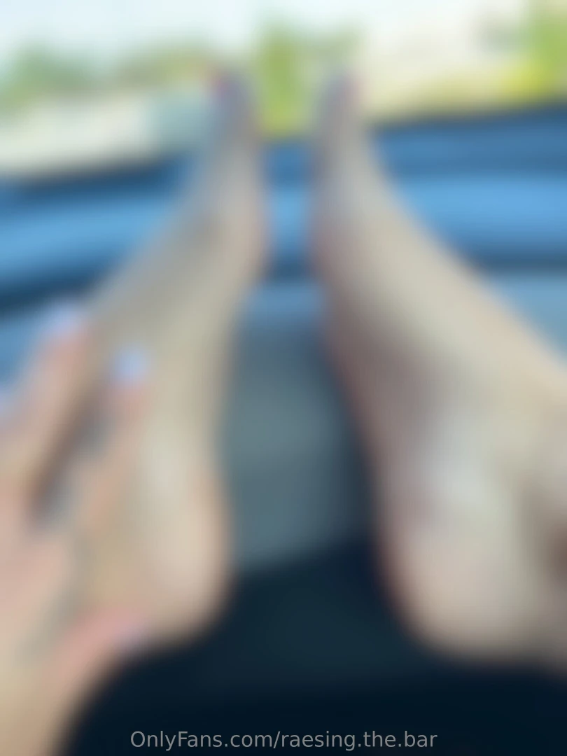 I heard you like pretty toes would you let me put my feet on your dash 