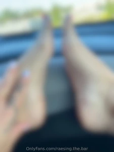 I heard you like pretty toes would you let me put my feet on your dash