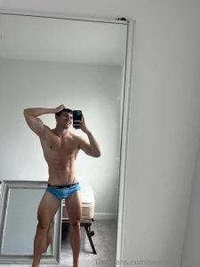 Long flight to la today and airplanes make me real horny who wants to