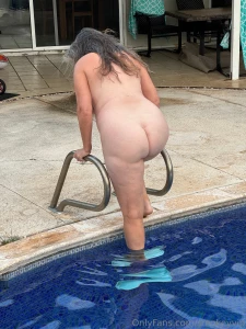 The milf paparazzi found me should i suck some cock for them