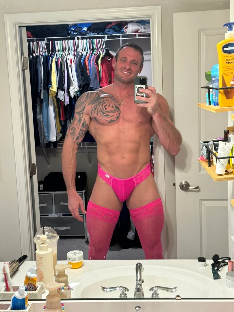 Who s ready to go on his knees for alpha_jackson an athletic and 