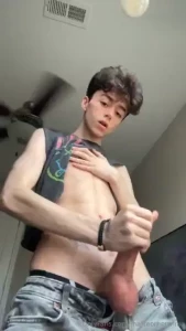 Massive cum shot says matteothetwink a lean college student 22 from