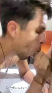 Este hombre si me a dado una rica follada me a tratado como se le a