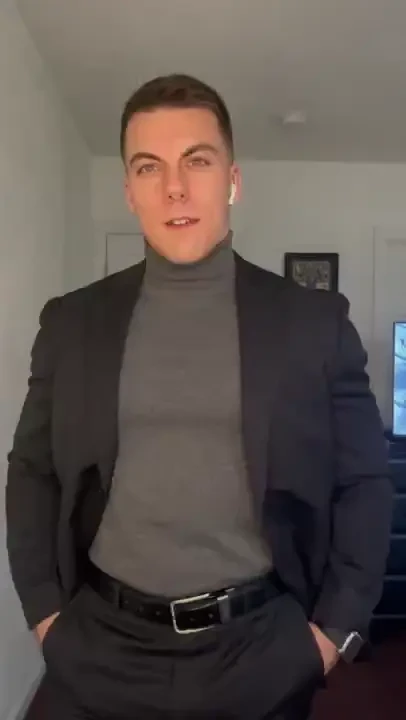 Reupload i come home horny as fuck and decide to strip and tell you 