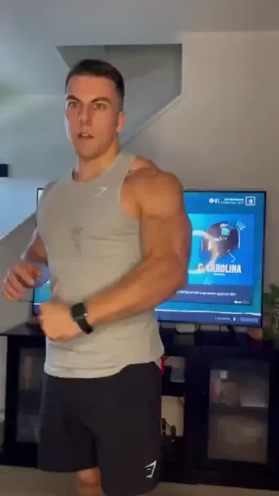 Back from the gym i tell you how much of an alpha i am while showing 