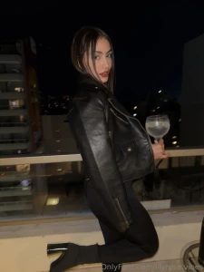 Does caption still needed