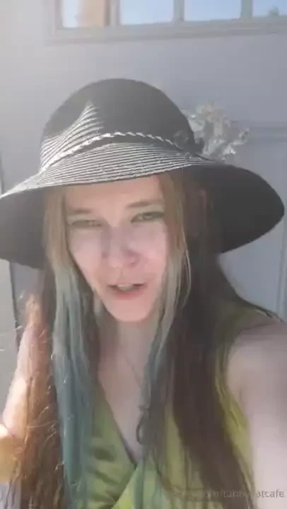 New alien movie hooooo -pirate stance- 