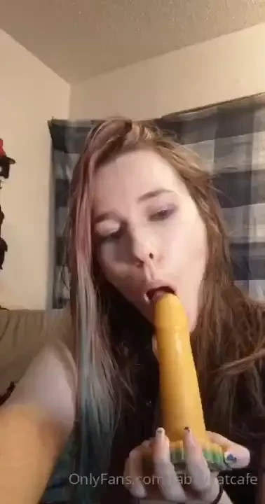 Big welcome to everyone who subscribed today 