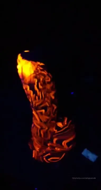Found out my dragon dildo likes blacklight 