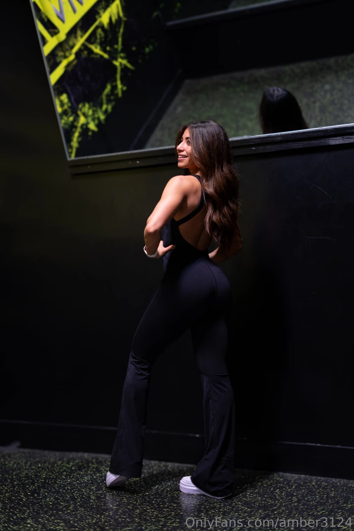 The weekend starts now my dms are waiting for you to heat things up 