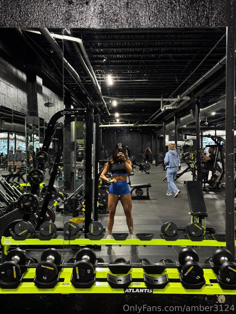 Gym selfies just got a whole lot hotter don t you agree 