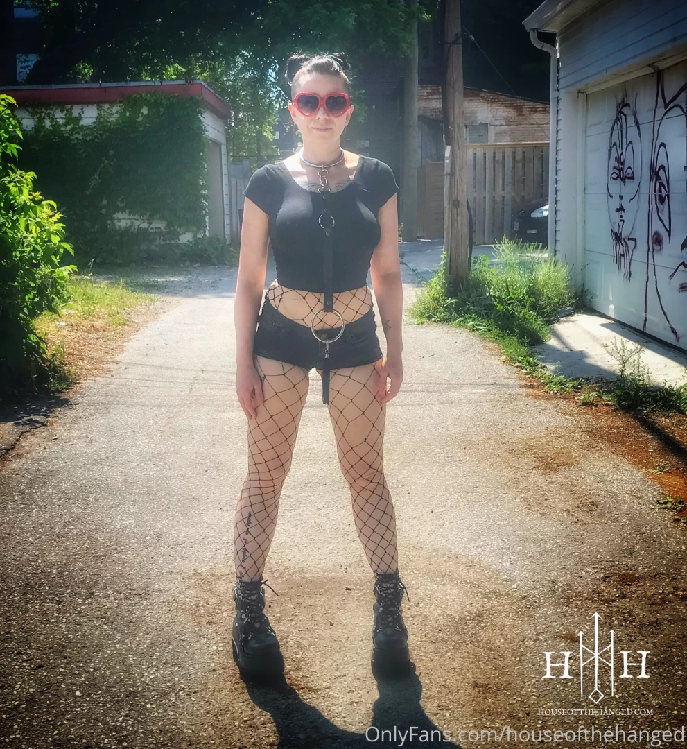 Summer is here which means dressing like a little toy and going on part 4 