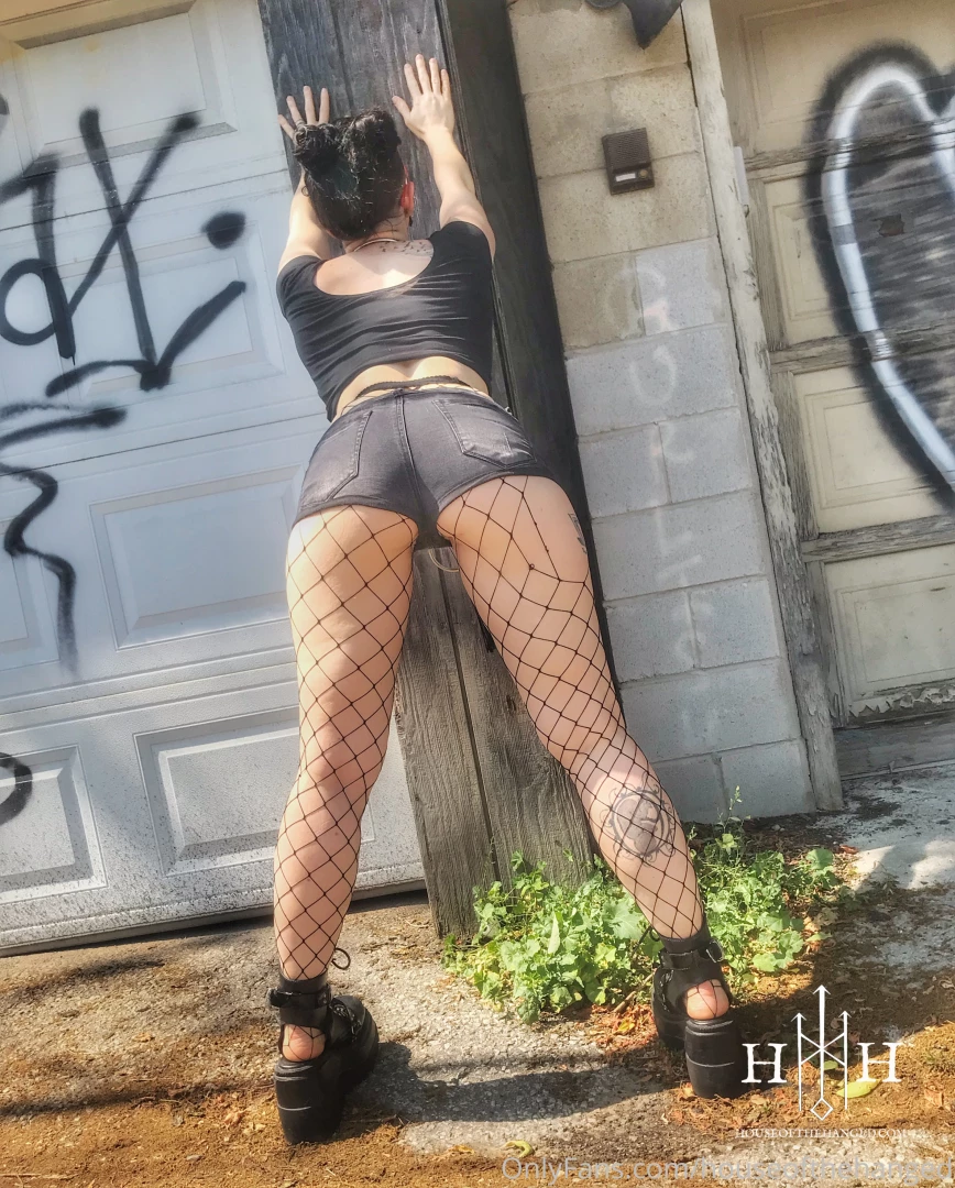 Summer is here which means dressing like a little toy and going on part 5 