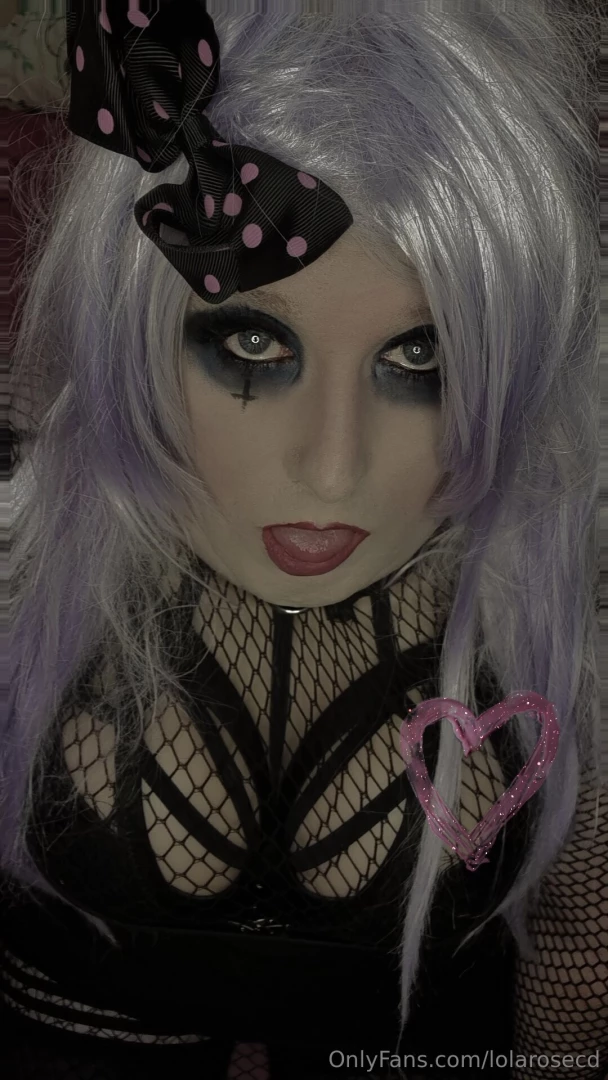 Was going to go for a bit of a low-key goth chick look but then just part 9 