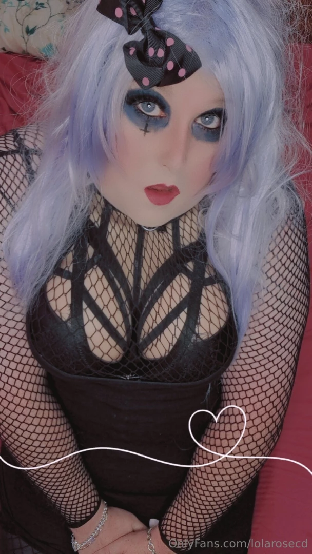 Was going to go for a bit of a low-key goth chick look but then just part 2 