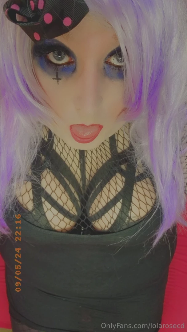 Was going to go for a bit of a low-key goth chick look but then just part 3 