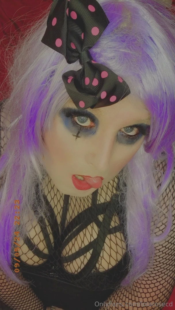 Was going to go for a bit of a low-key goth chick look but then just part 6 