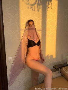 Does the fact that you can t see my face makes everything more